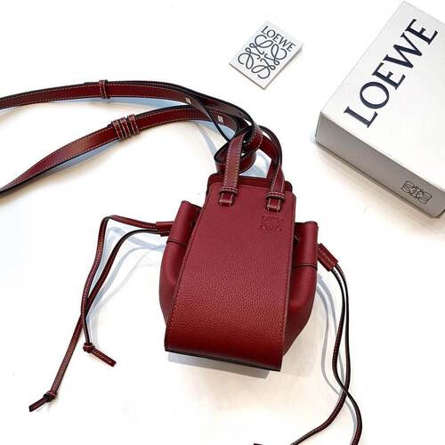 ロエベ（LOEWE）の人気バッグ5選！ハンモック、パズルなど人気の理由を解説 