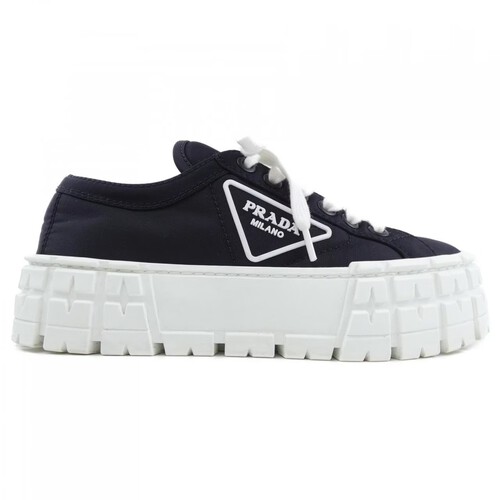 2025年最新】流行のレディーススニーカーは？人気アイテムや選び方の