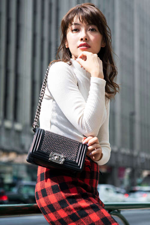 【コーデのポイントに】シャネル ホーボーバッグ 小脇に抱えられる形が便利 CHANEL スモールホーボーバッグ