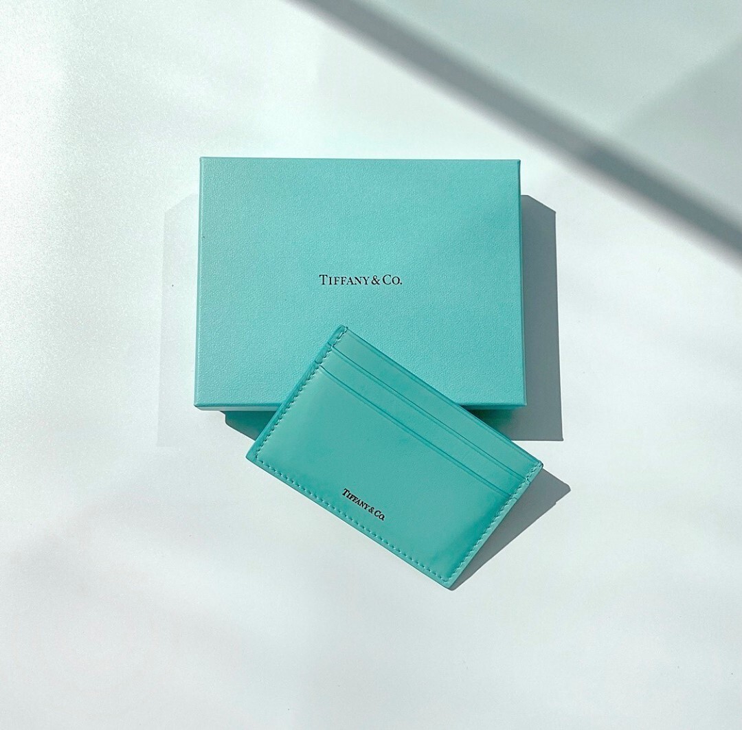ティファニーブルーのボックスとカードケース