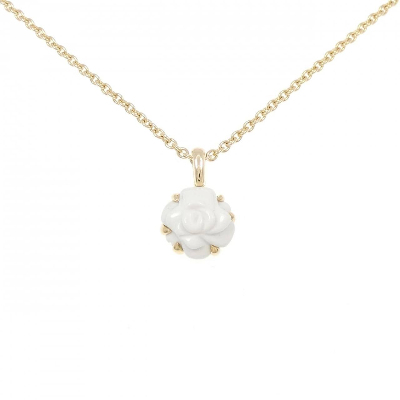 シャネルのカメリアネックレス