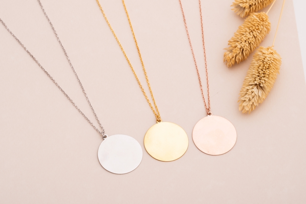 さまざまな素材のネックレス