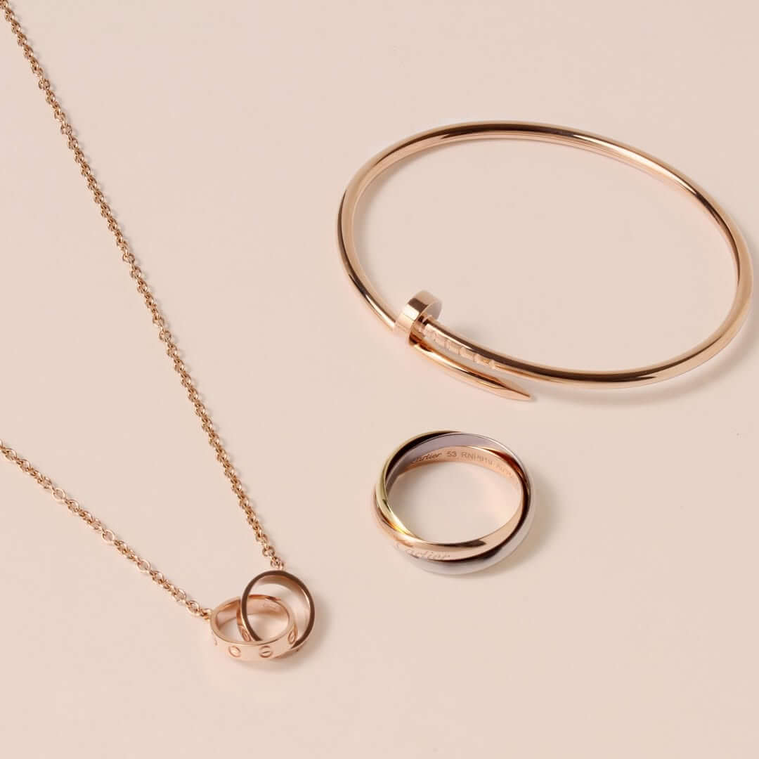 カルティエのネックレスとブレスレットとリング