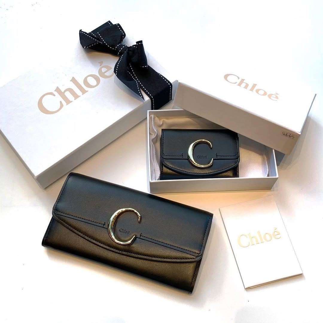 クロエの黒の長財布と折りたたみ財布