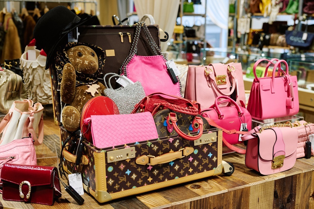 「atelier」に並ぶカラフルなアイテム