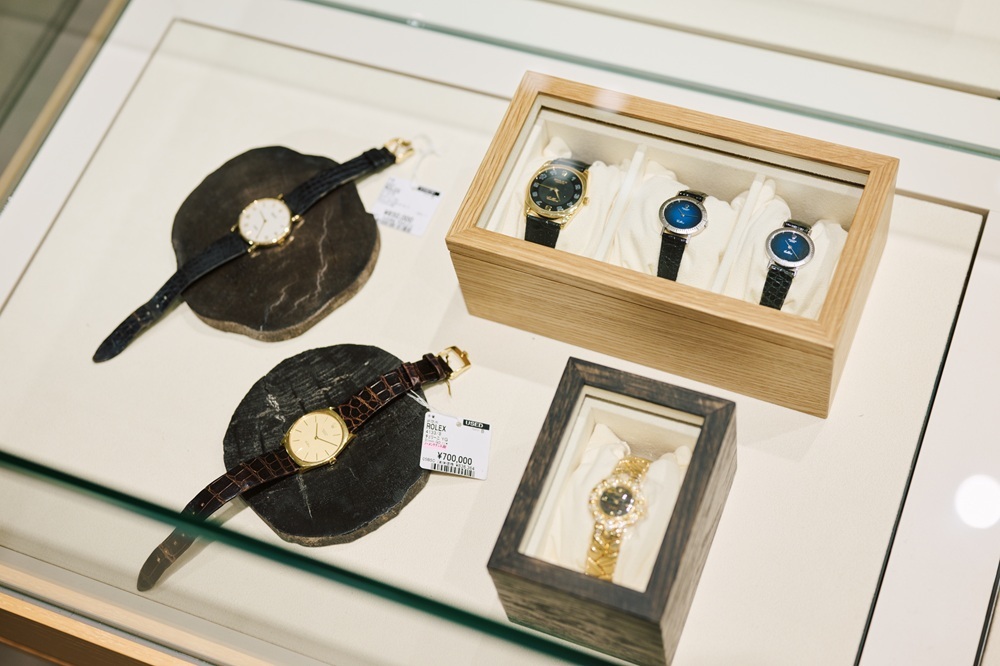 ジュエリーボックスに入った時計