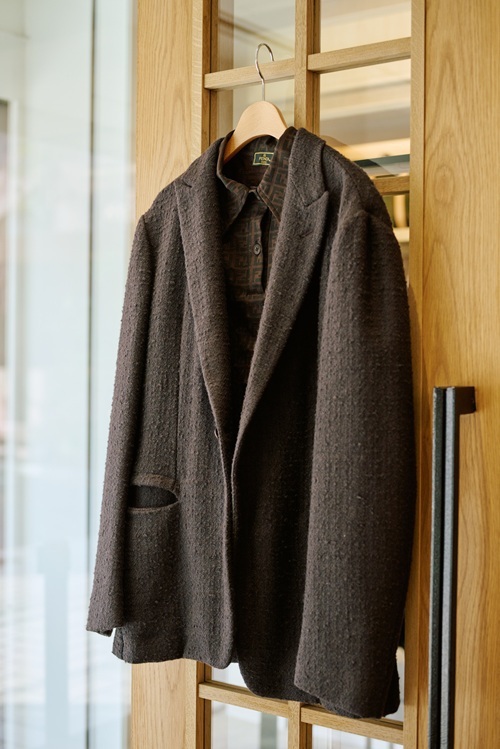 ハンガーにかかったジャケット