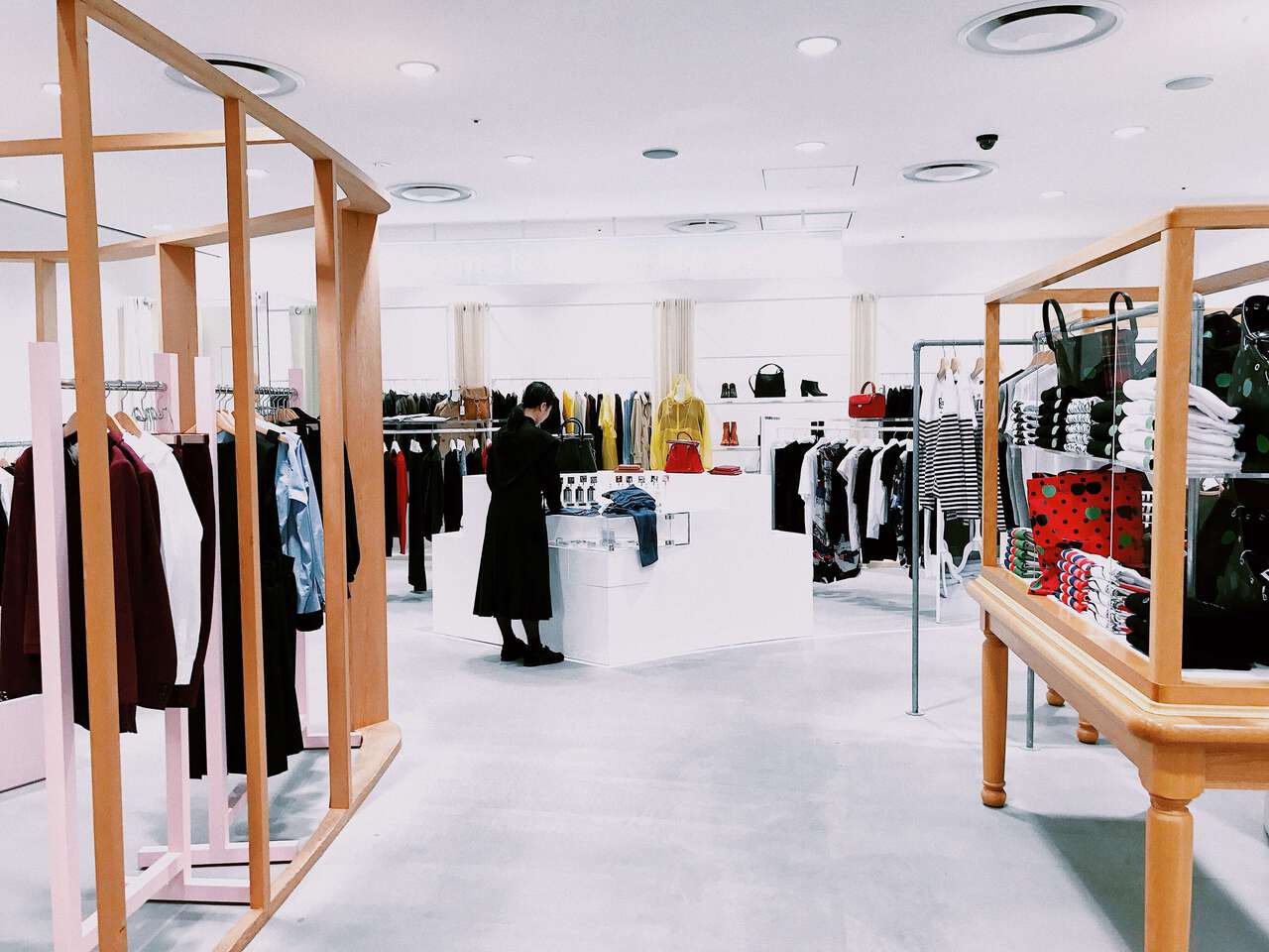 アパレルショップの店内