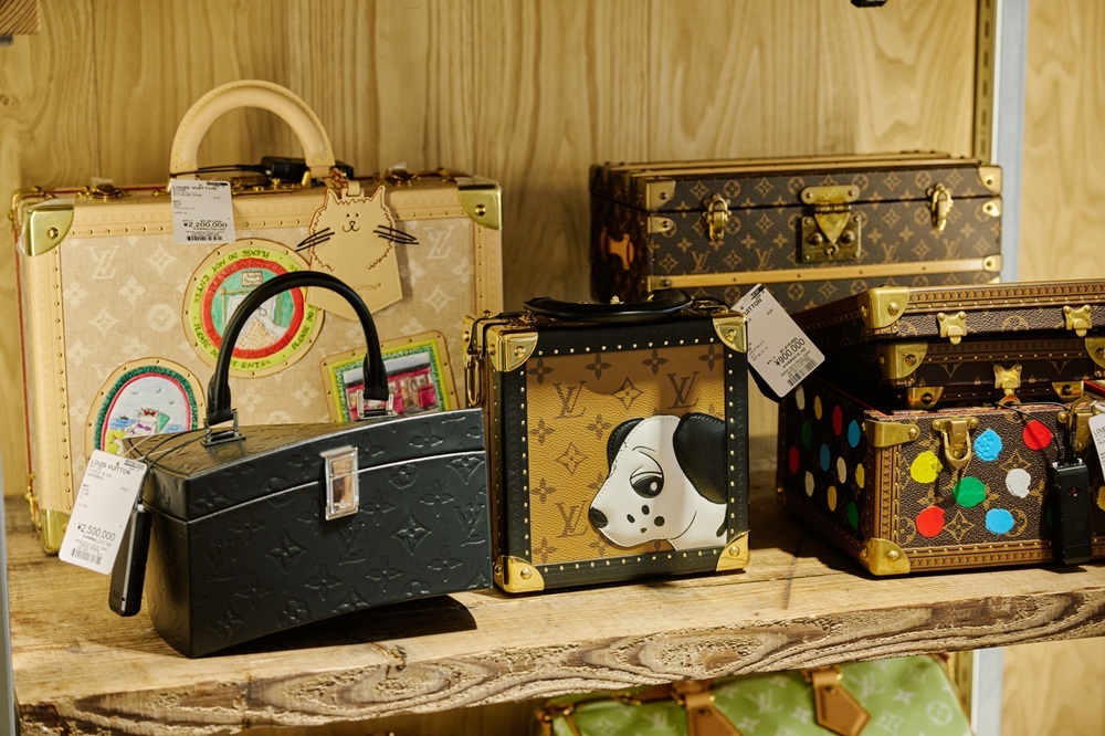 ディスプレイされたLouis Vuittonのバッグ