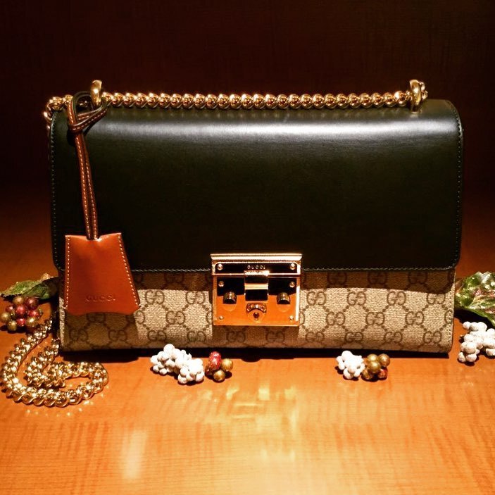 グッチの華やかなチェーンバッグ