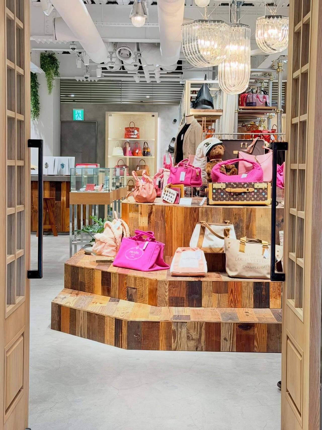 ヴィンテージバッグを豊富に扱うKOMEHYOの店舗