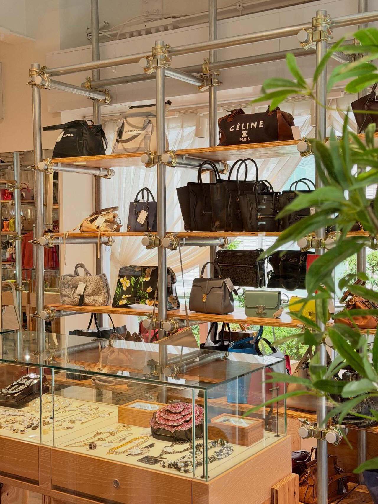 KOMEHYO VINTAGE TOKYO atelierの店内