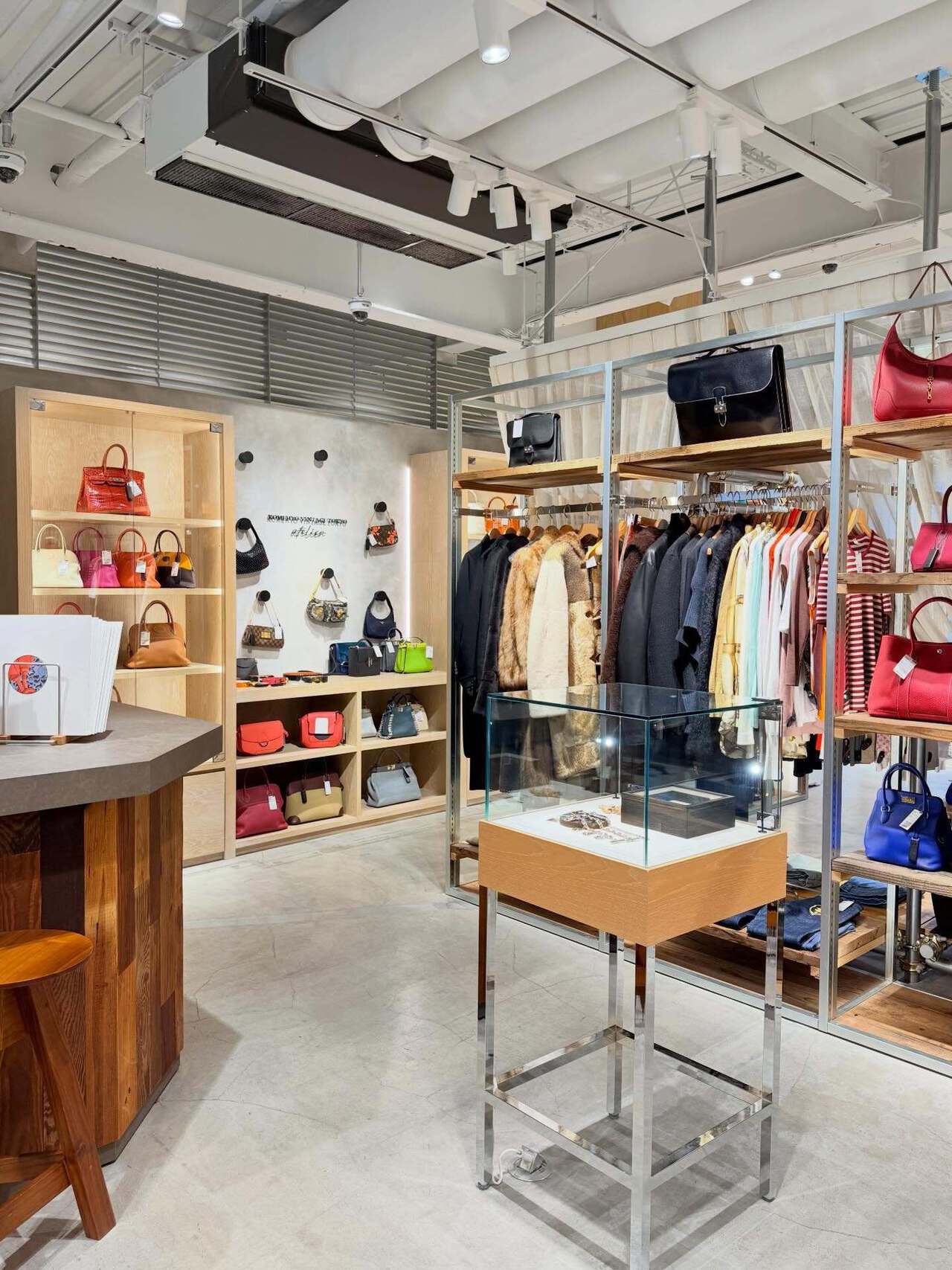 KOMEHYO VINTAGE TOKYO atelierの店内