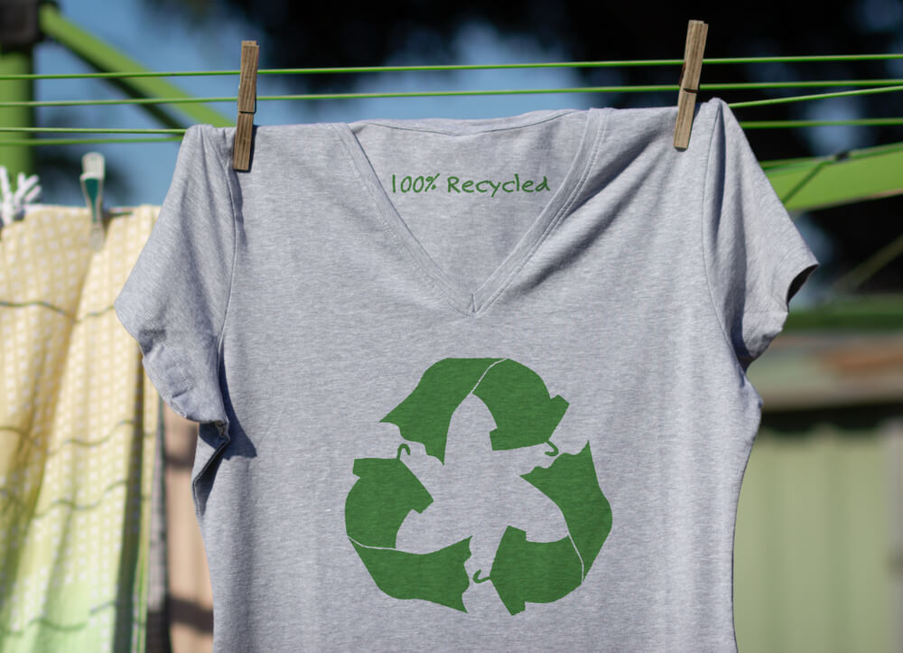 リサイクルロゴのTシャツ