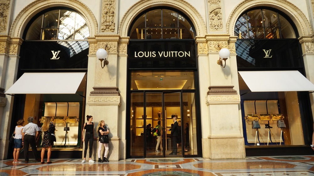 ルイ・ヴィトンの店舗外観