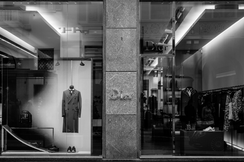 Diorモノクロの店頭イメージ