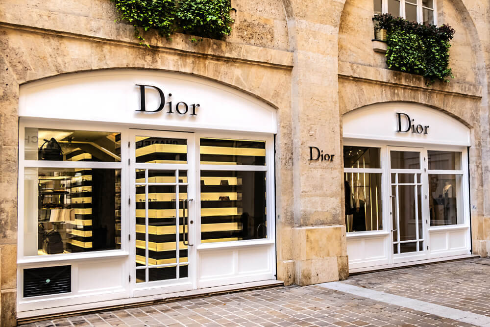 フランスのDior店舗入り口