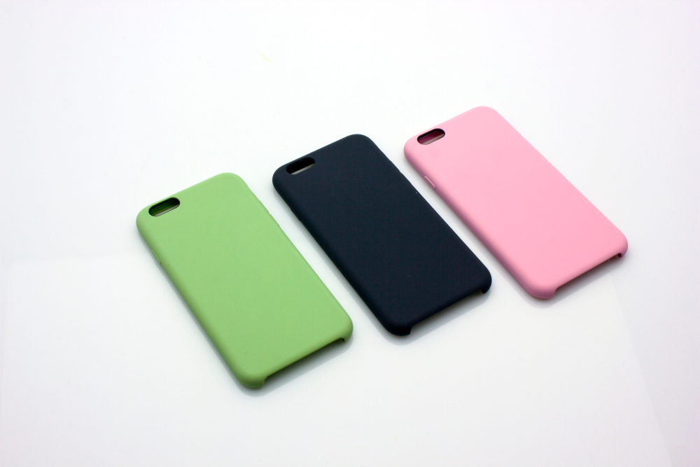 3色のスマホケースが並んでいる