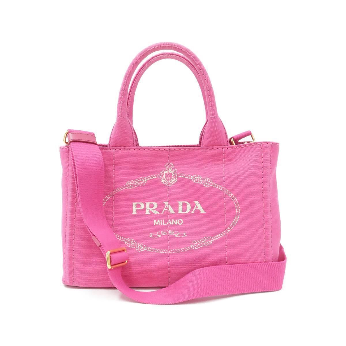 PRADAのピンクのショルダートート